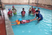 Dạy và học bơi trong trường học